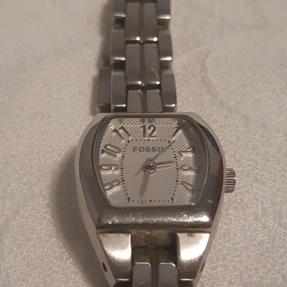 Vintage,  Ladies Fossil Watch, Silver Tone, 6" Long, - Picture 8 of 9